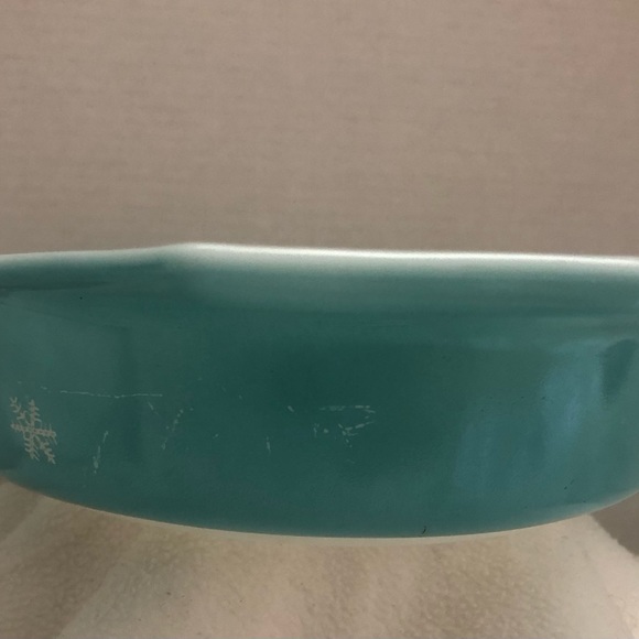 Vintage 1 1/2 quart turquoise snowflake divided serving dish - Picture 3 of 9